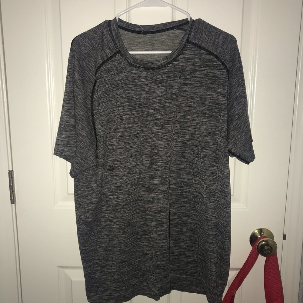 Men’s Lululemon tshirt